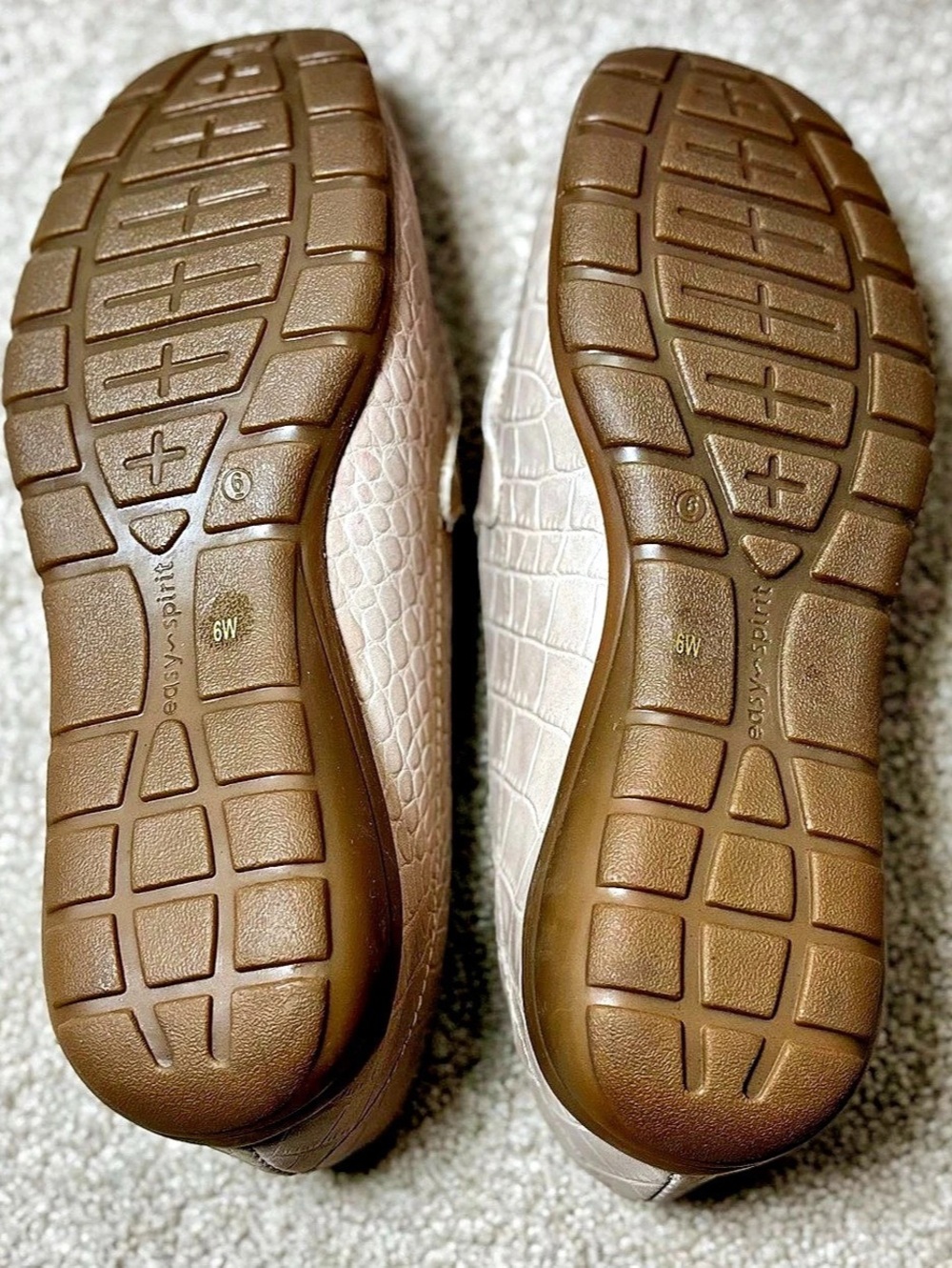 Easy Spirit Abide Loafers Beige Croc Print Size 6W Like New - Picture 3 of 6